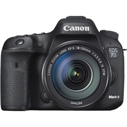 【クリックでお店のこの商品のページへ】デジタル一眼レフカメラ EOS 7D Mark II(G)・EF-S18-135 IS STM レンズキット 9128B015