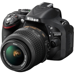 【クリックで詳細表示】ニコン デジタル一眼レフカメラ D5200 18-55 VR レンズキット ブラック D5200LKBK